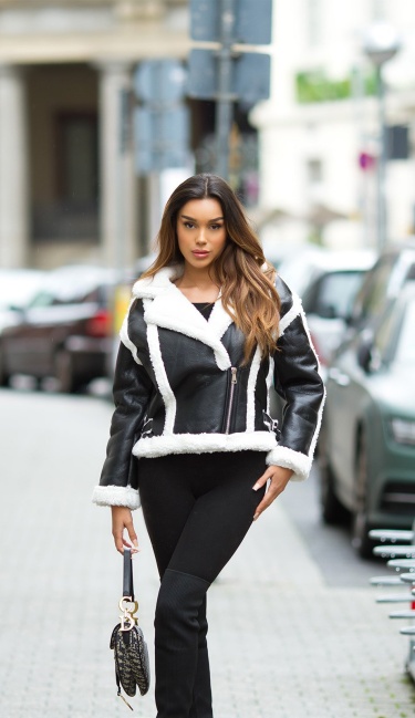 jacket in leather look with faux-fur Black